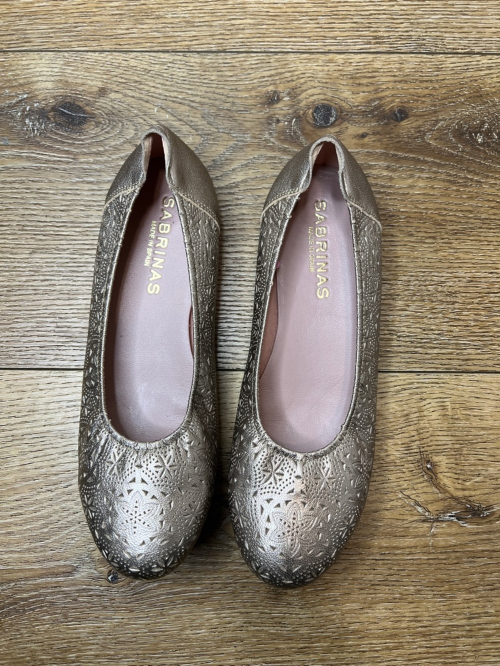 Sabrinas Metallic Gold Lasercut Flats Size 40/9US
